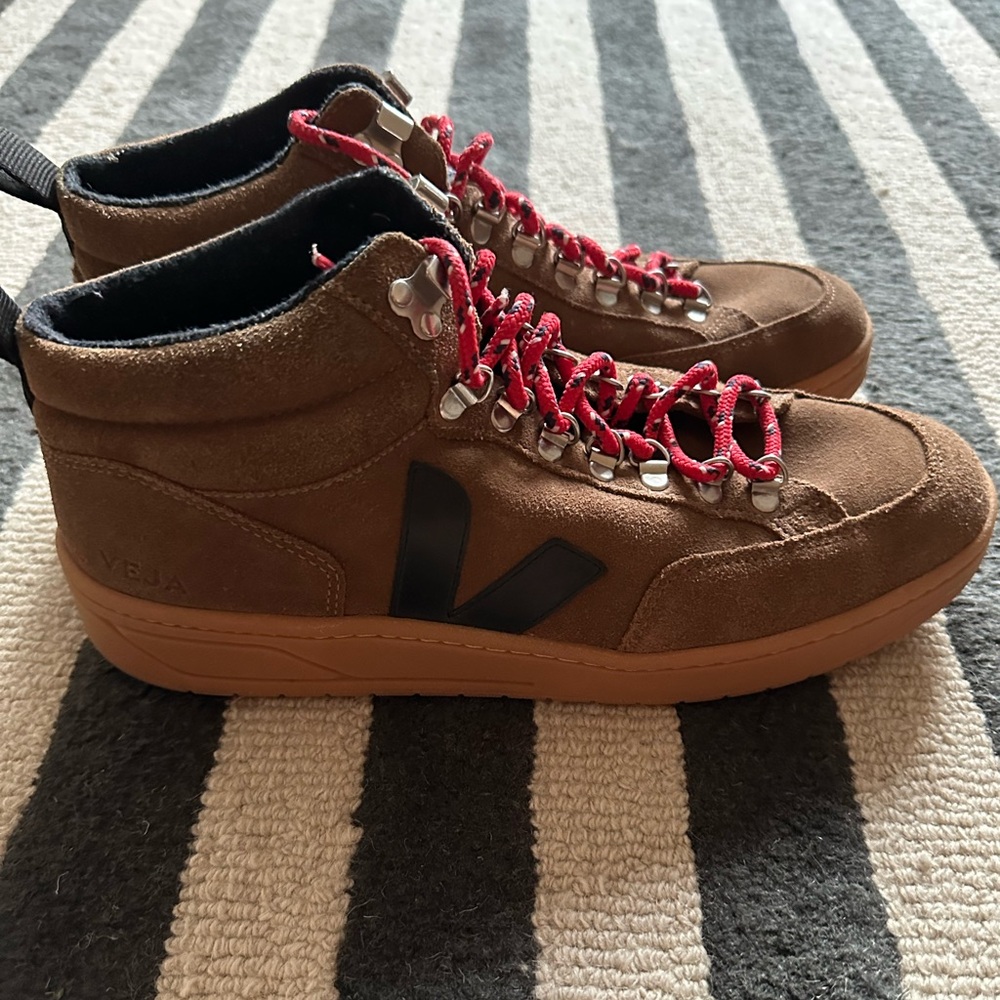 Veja Men's Roraima Suede Mid Top Sneakers